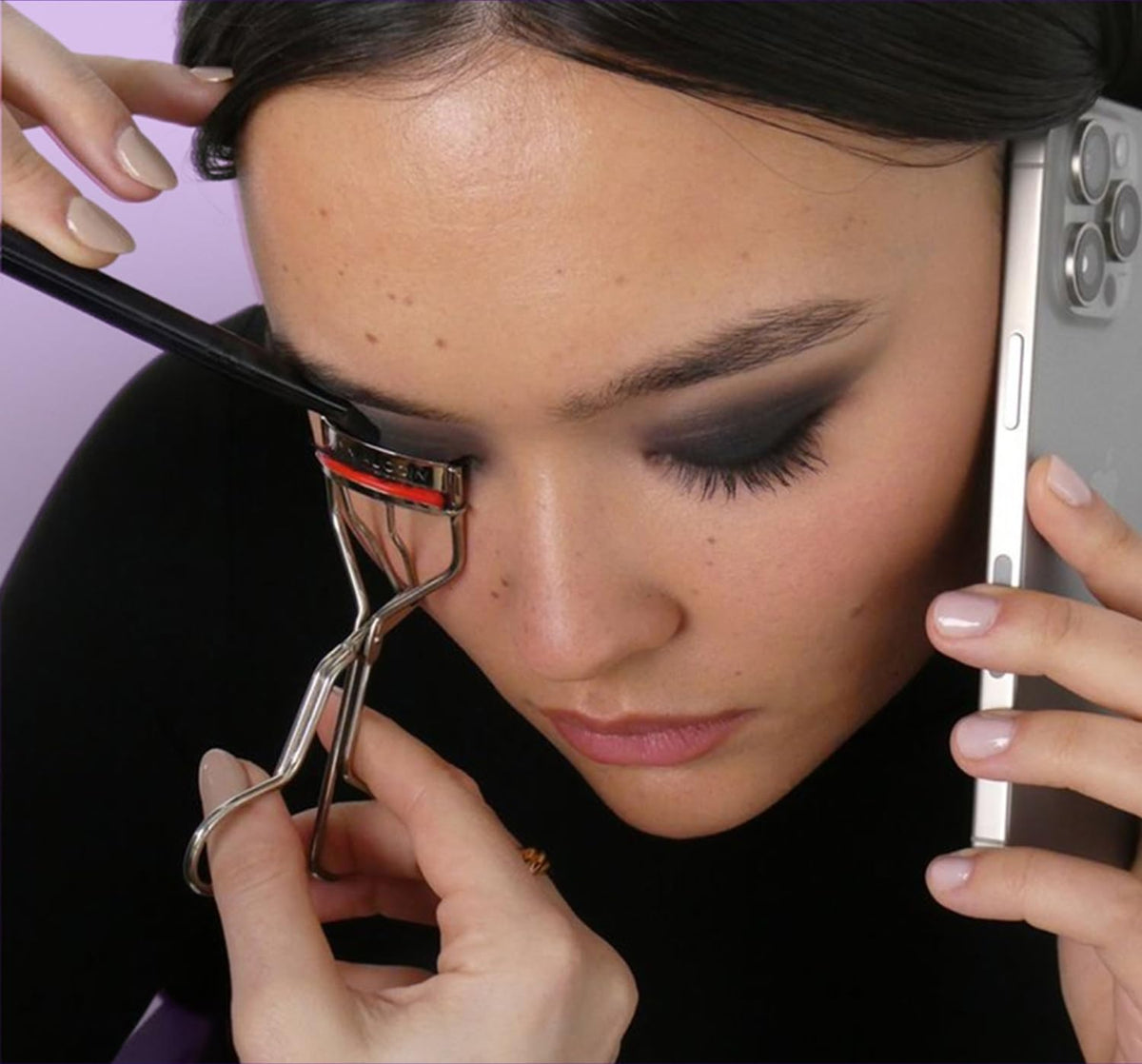Kevyn Aucoin The Eyelash Curler: Easy use. Long-lasting curl of lashes effect. Wide opening. Stainless steel with two red lash cushions. Pro makeup artist tool for before & after mascara application