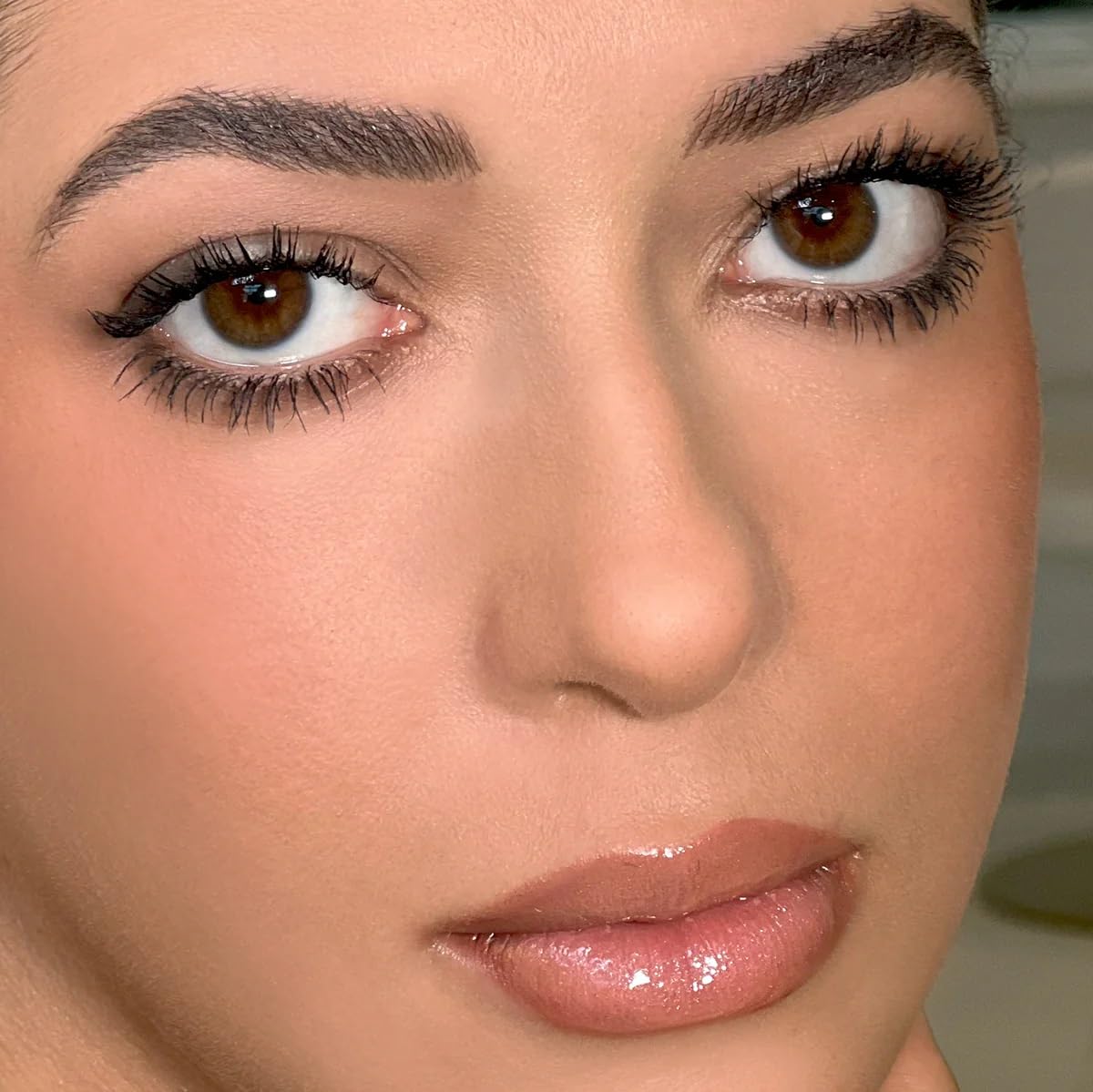 Kevyn Aucoin The Eyelash Curler: Easy use. Long-lasting curl of lashes effect. Wide opening. Stainless steel with two red lash cushions. Pro makeup artist tool for before & after mascara application