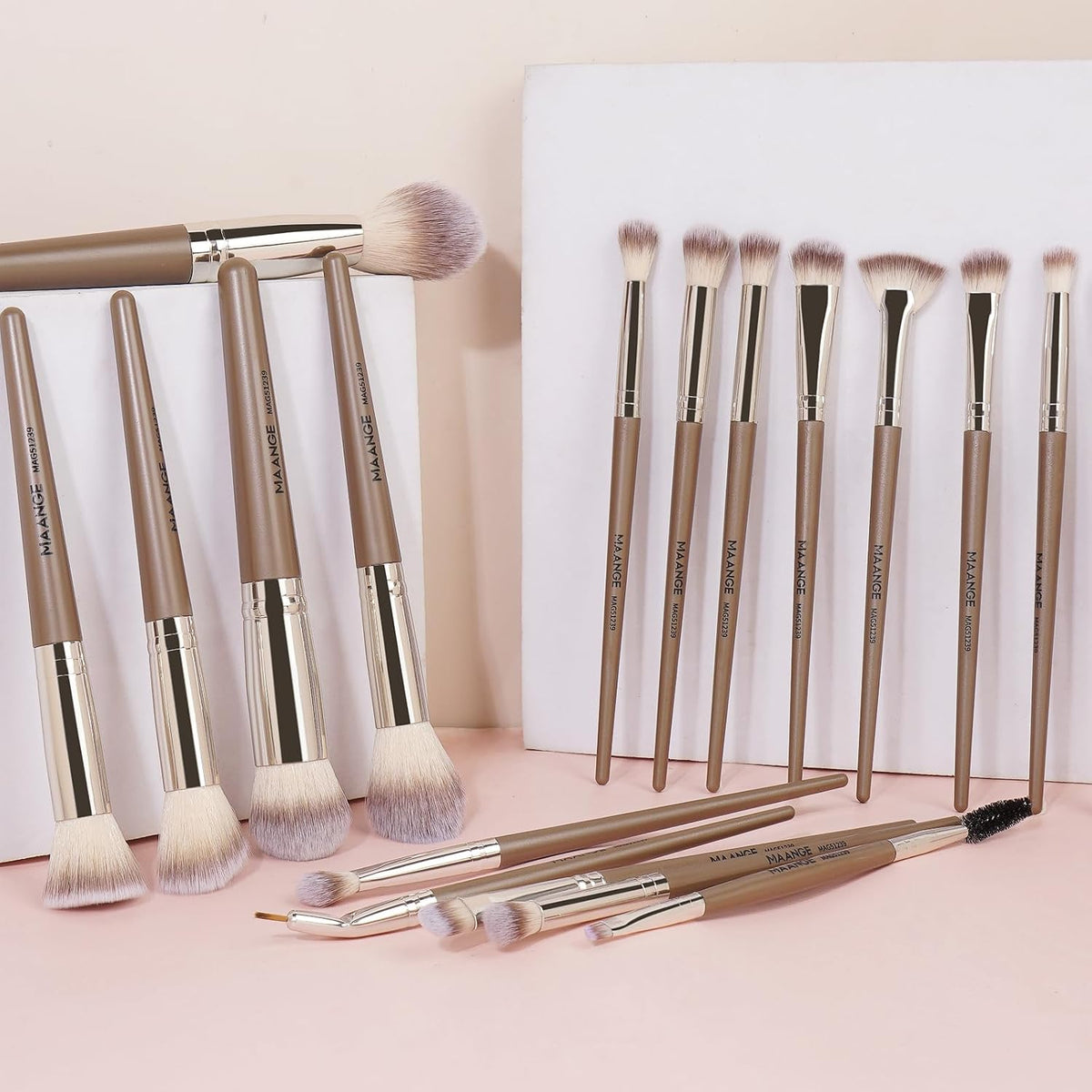 Make Up Brushes, MAANGE 18 Pcs Premium Synthetic Makeup Brushes Set Soft Foundation Powder Eyeliner Eye Shadow Makeup Brushes Professional (Champagne)