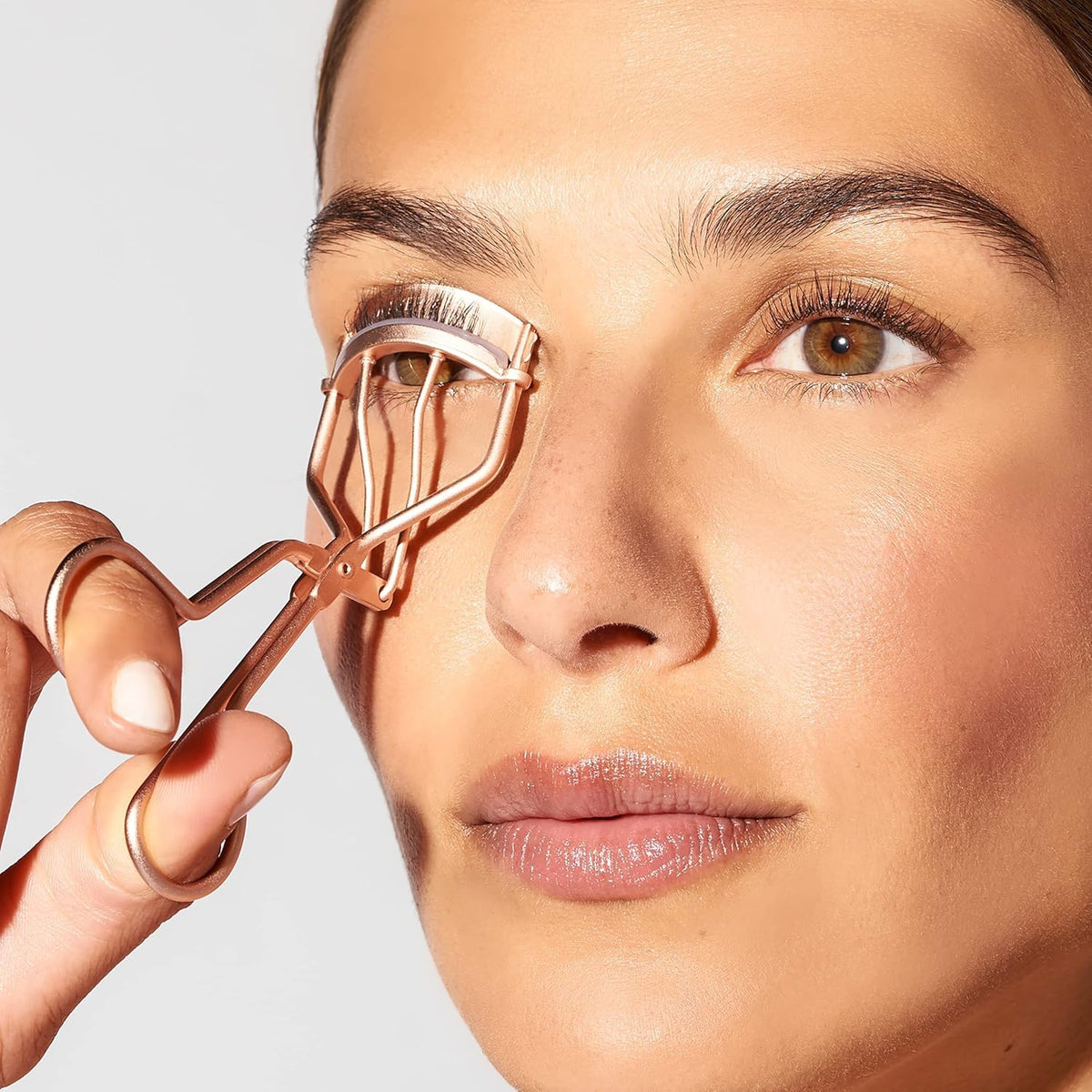 Tweezerman Eyelash Curler for All Eye Shapes with Refill Pads Rose Gold