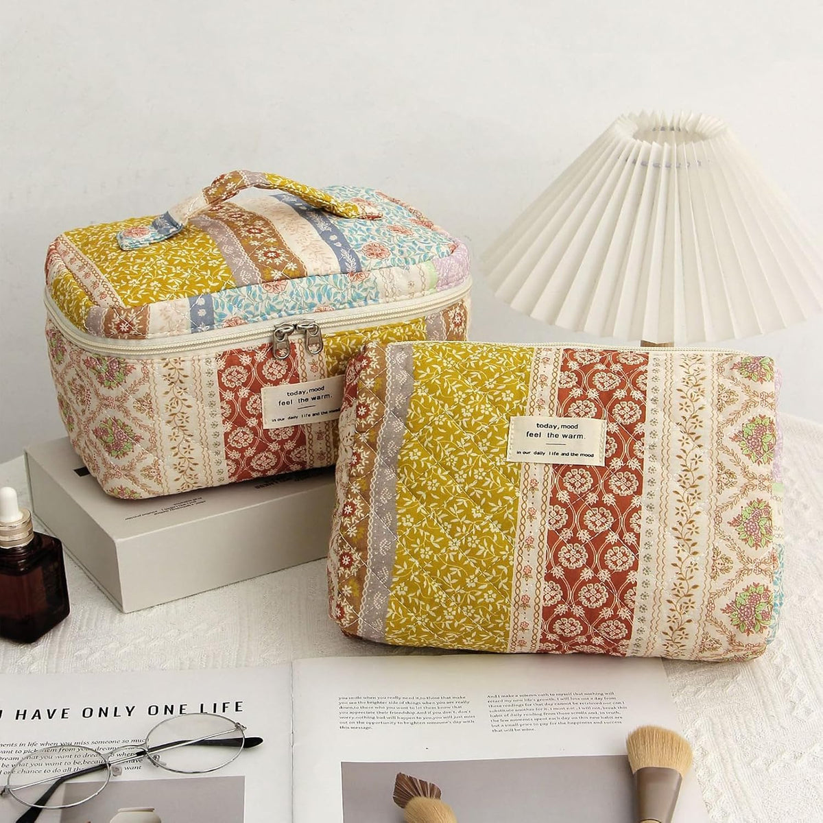 Large Makeup Bag, Cute Cosmetic Bags for Women, Floral Quilted Makeup Bag, Coquette Aesthetic Toiletry Bag,Travel Makeup Organizer Bags