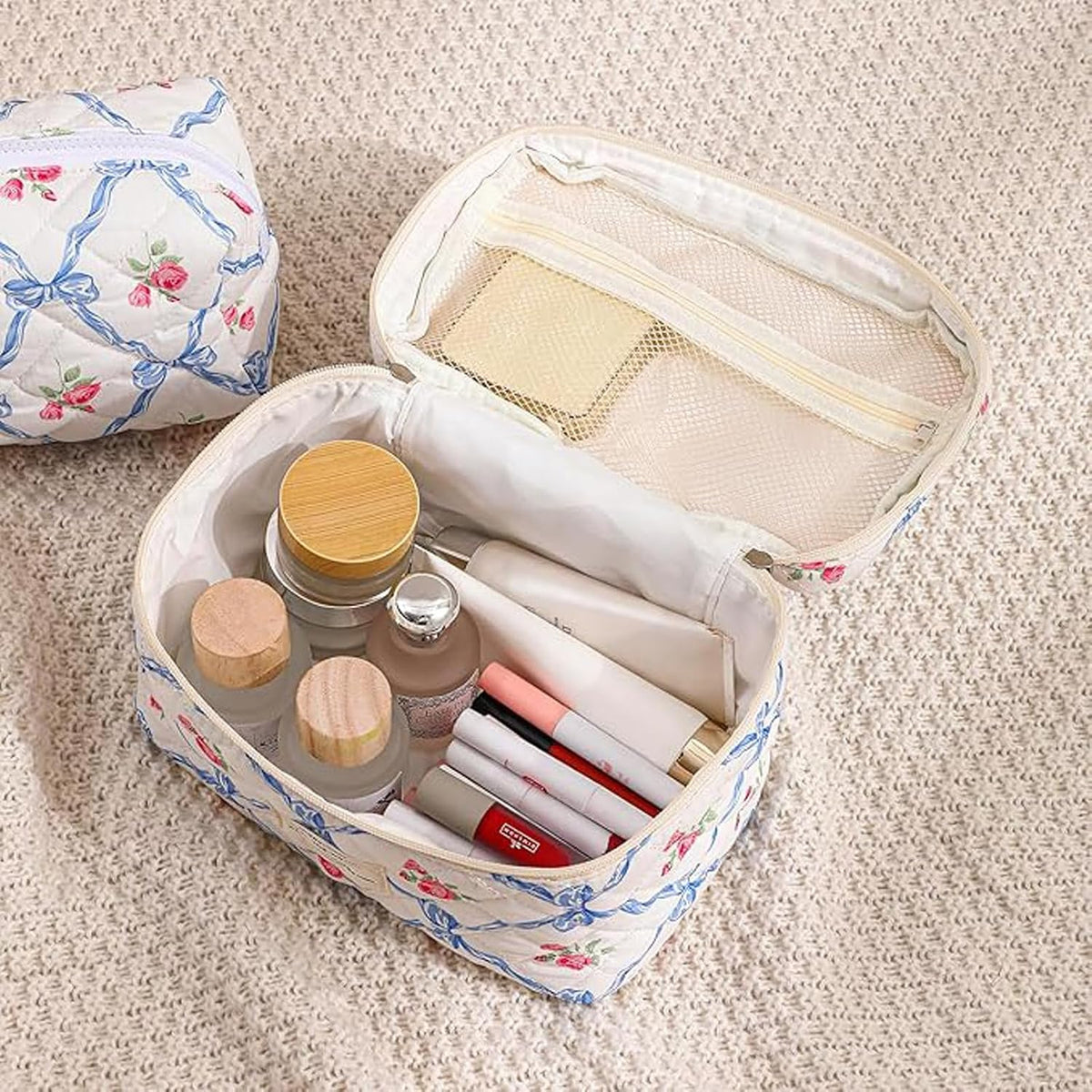 Large Makeup Bag, Cute Cosmetic Bags for Women, Floral Quilted Makeup Bag, Coquette Aesthetic Toiletry Bag,Travel Makeup Organizer Bags